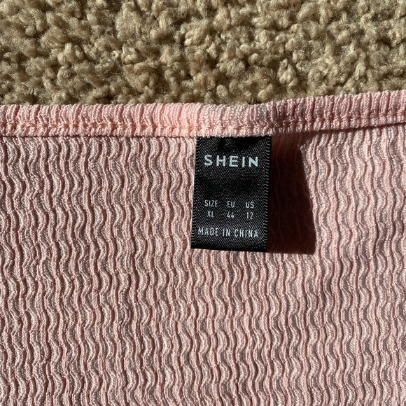 Pink puffy shoulder top💕 - Picture 3 of 5